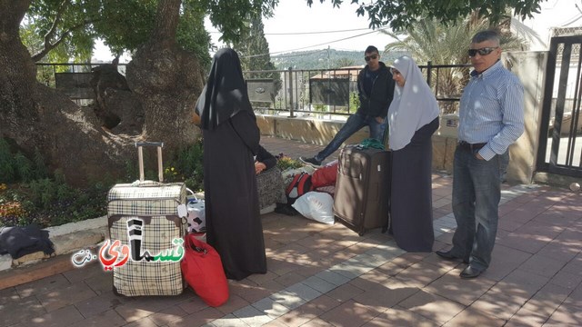  فيديو: شاهدوا واسمعوا ما قالته تلك الحاجة للمسؤول الاردني بعد وصولهم معبر الاردن والسلطات تمنع دخولهم ويفاجئون بإلغاء العمرة